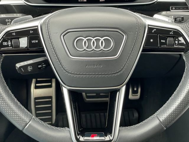 Used 2023 Audi S8 image 29