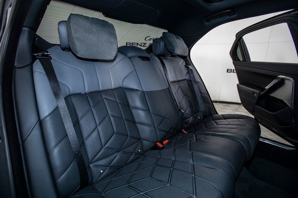 Used 2023 BMW 740i w/ Executive Package RWD image 20