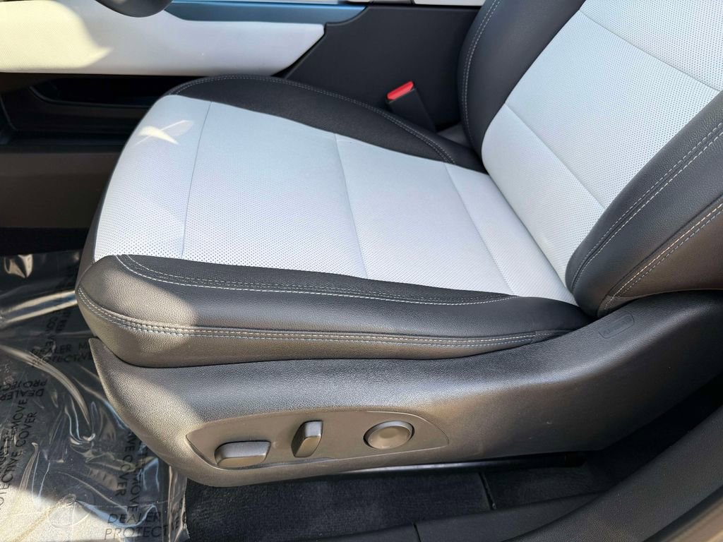 Used 2024 Chevrolet Equinox EV LT image 3