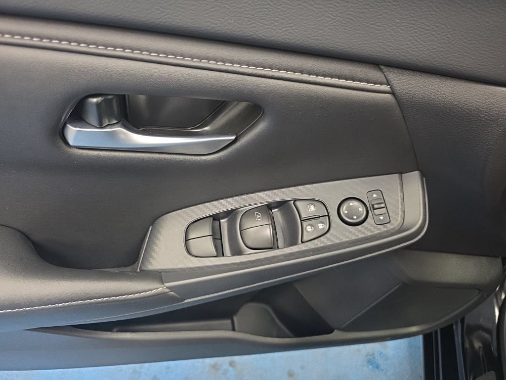 Used 2025 Nissan Sentra SV w/ All-Weather Package FWD image 19
