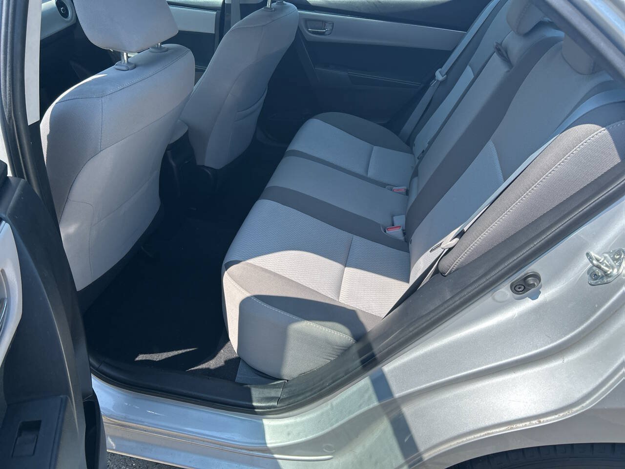 Used 2017 Toyota Corolla LE FWD image 10