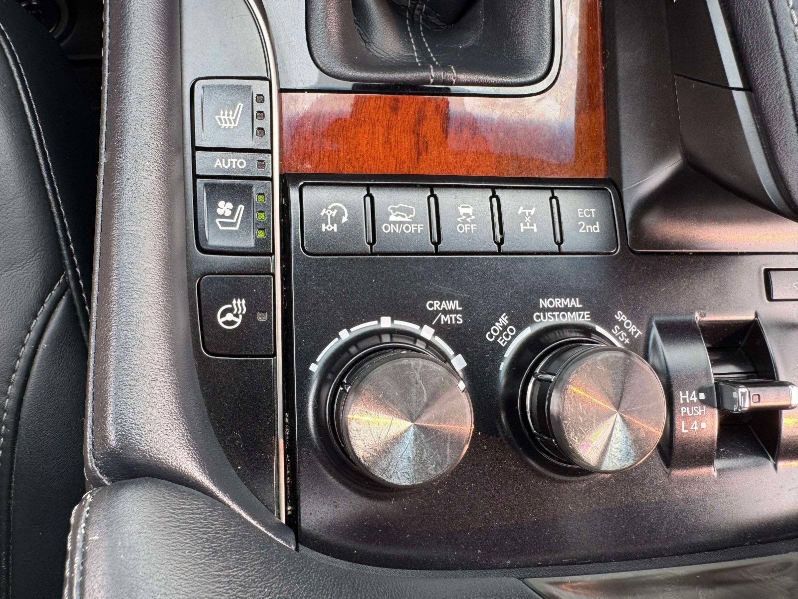 Used 2019 Lexus LX 570 4WD w/ Luxury Package image 41