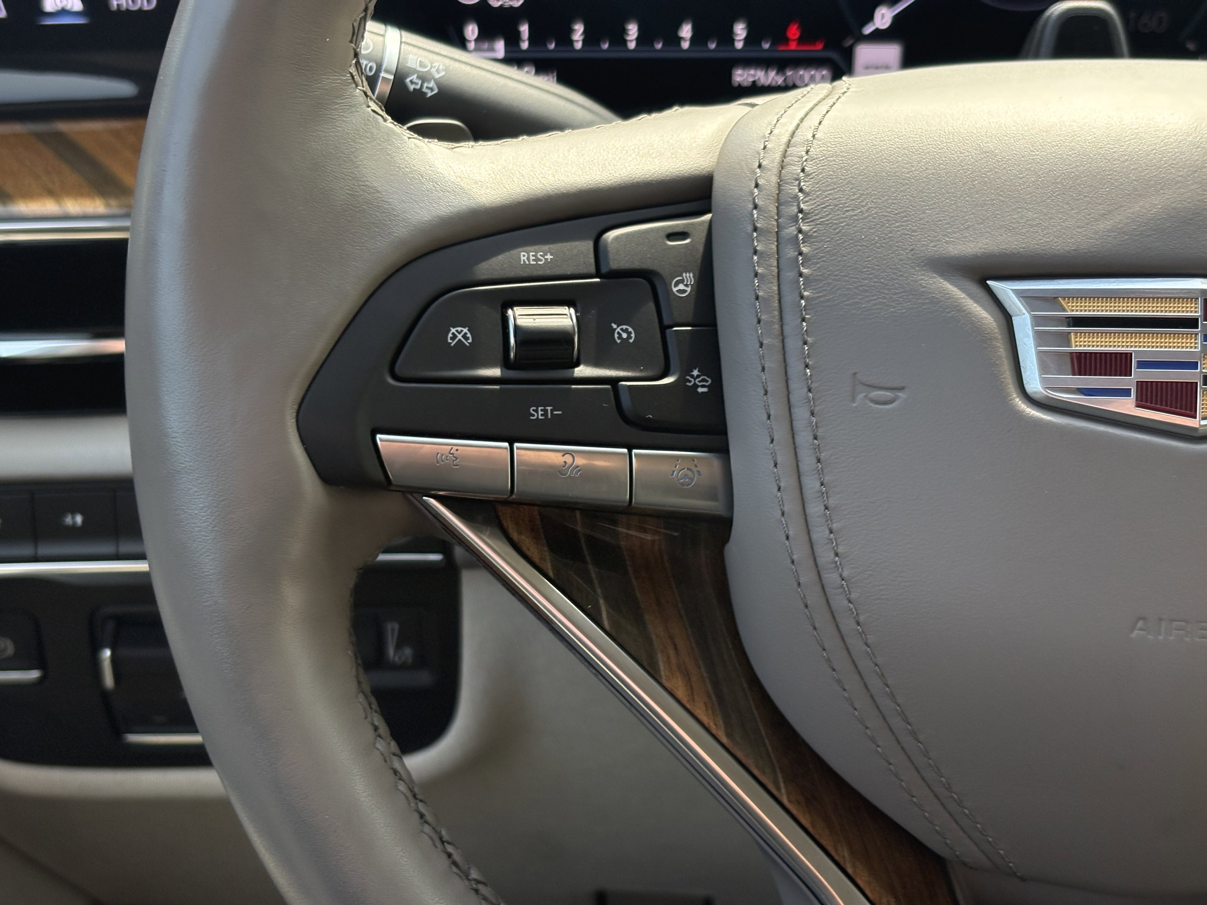 Used 2024 Cadillac Escalade Sport Platinum w/ LPO, ONYX Package AWD/4WD image 20