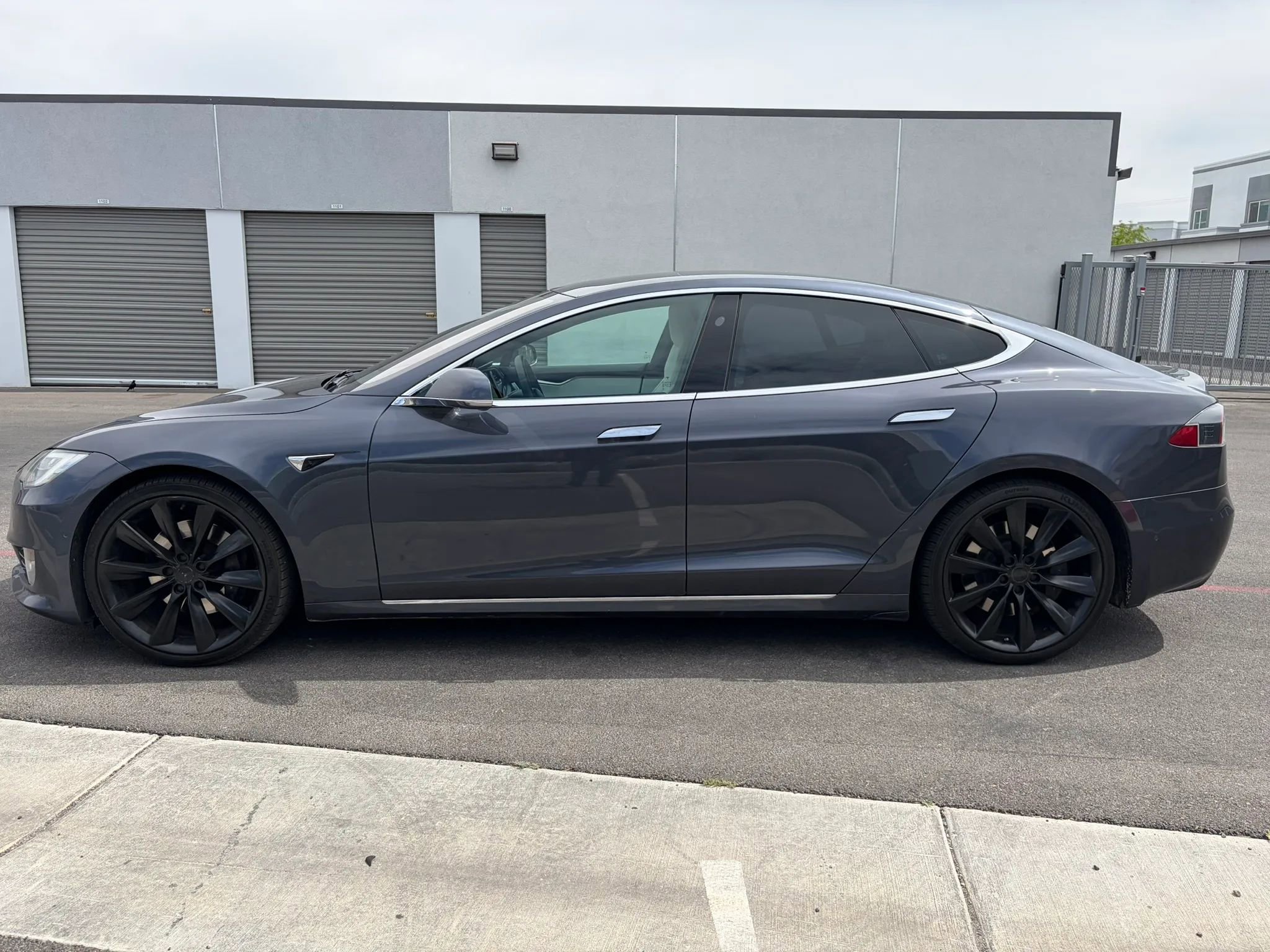 Used 2020 Tesla Model S Long Range Plus image 3