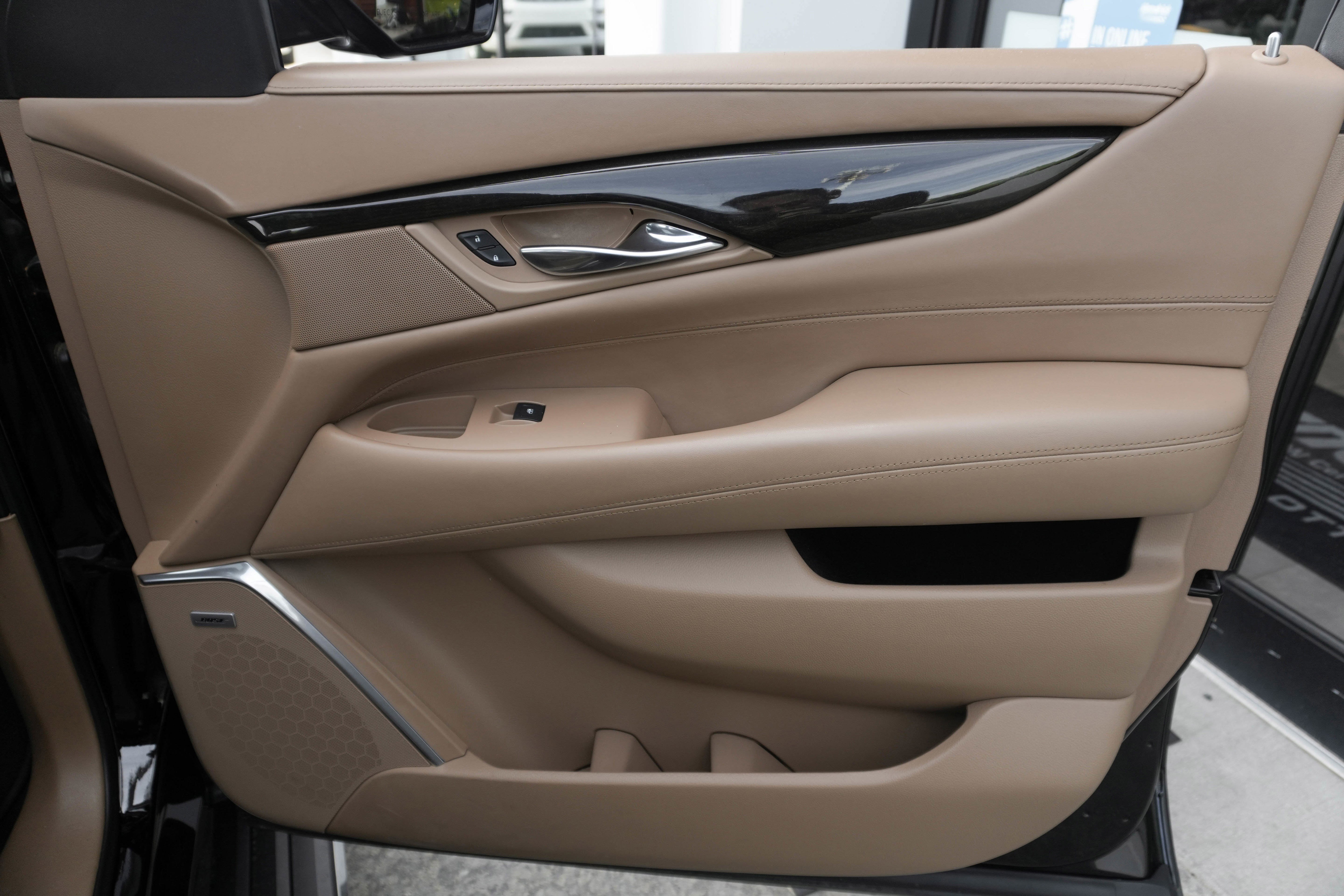 Used 2020 Cadillac Escalade Platinum AWD/4WD image 26