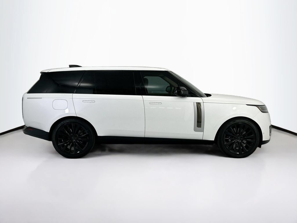 Used 2025 Land Rover Range Rover SV AWD/4WD image 4