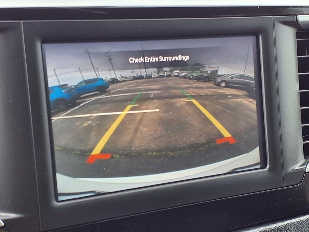 Used 2023 Chrysler Voyager LX FWD image 11