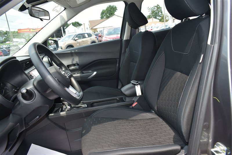 Used 2023 Nissan Kicks SV FWD image 10