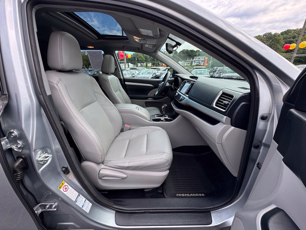 Used 2014 Toyota Highlander XLE AWD/4WD image 40