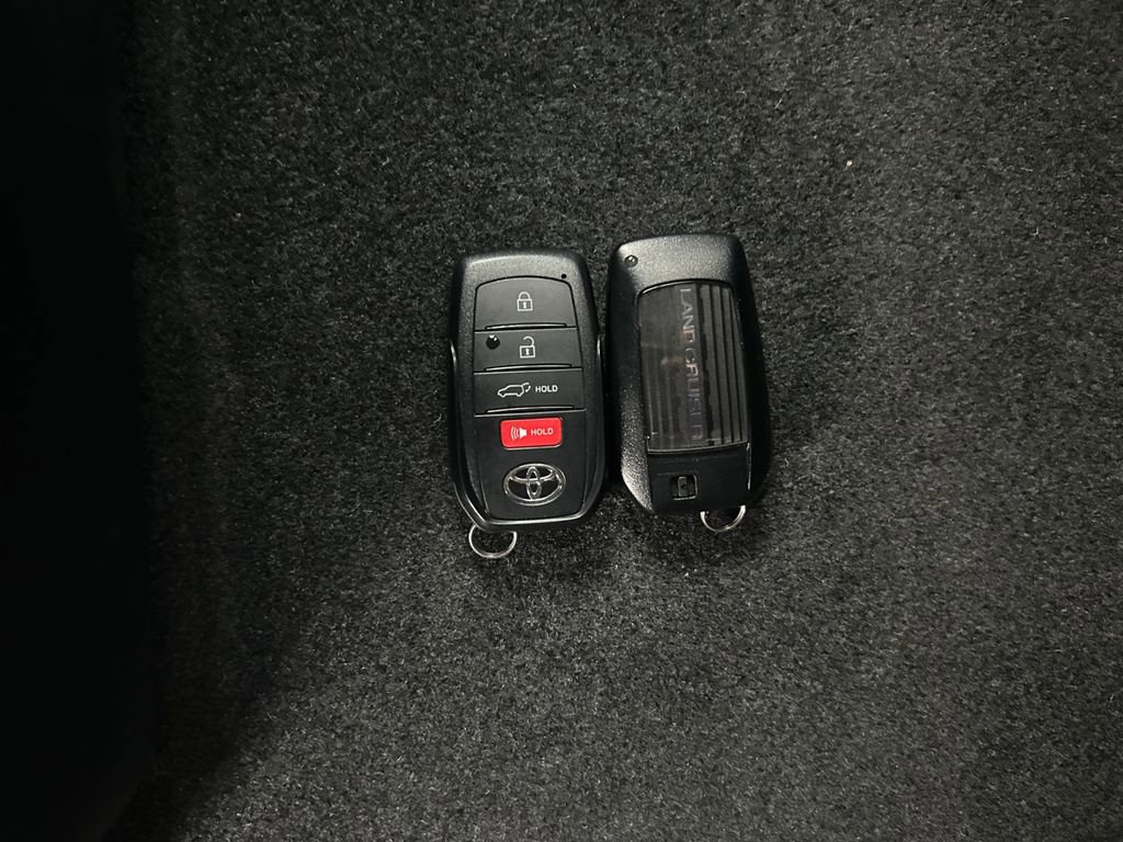 Used 2025 Toyota Land Cruiser PREMIUM image 33