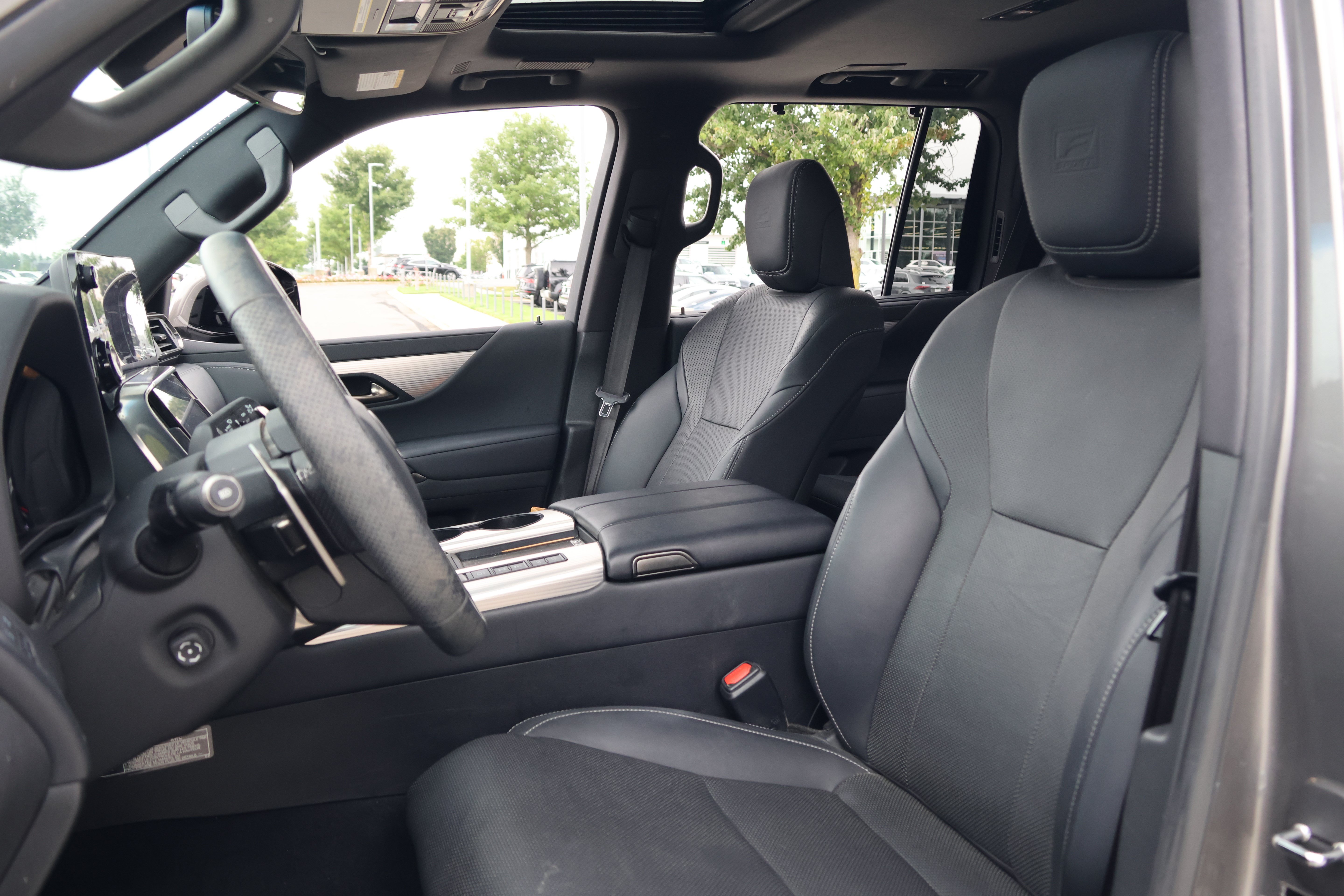 Used 2023 Lexus LX 600 F Sport w/ Accessory Package (Z1) AWD/4WD image 33