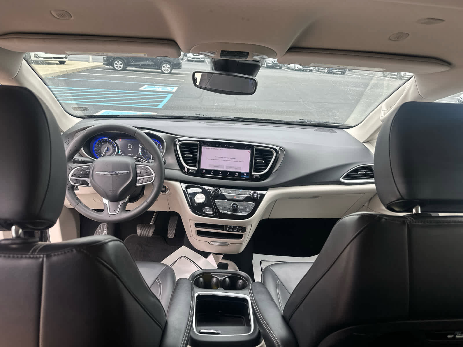 Used 2024 Chrysler Pacifica Touring-L image 23