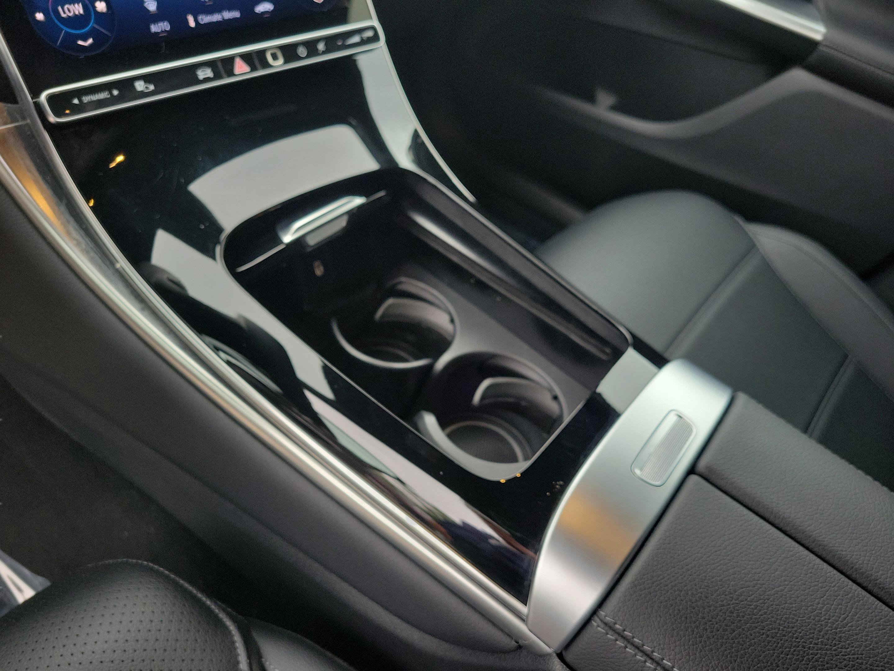 Used 2025 Mercedes-Benz GLC 300 image 24