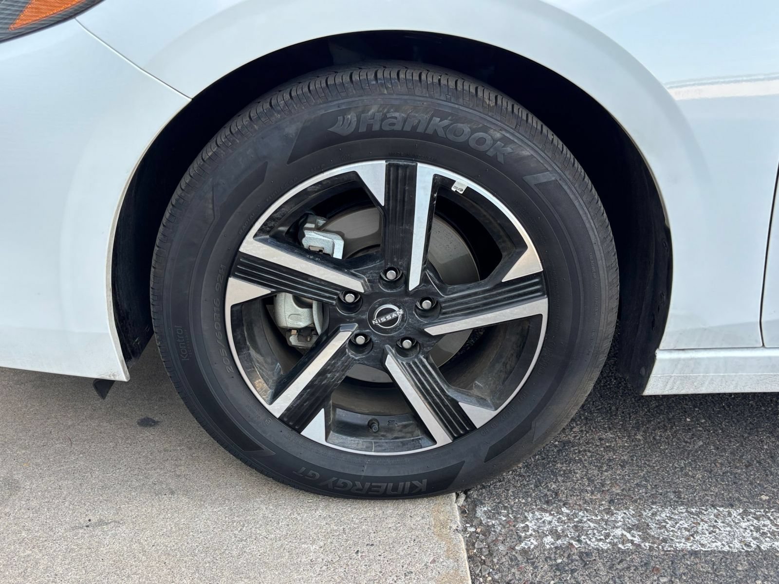 Used 2025 Nissan Sentra SV FWD image 23
