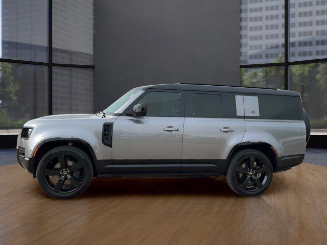 Used 2023 Land Rover Defender 130 X-Dynamic SE image 13