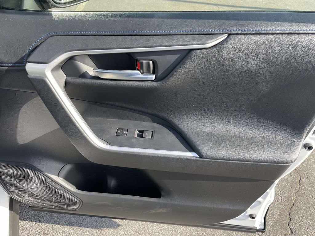 Used 2025 Toyota RAV4 XSE AWD/4WD image 45
