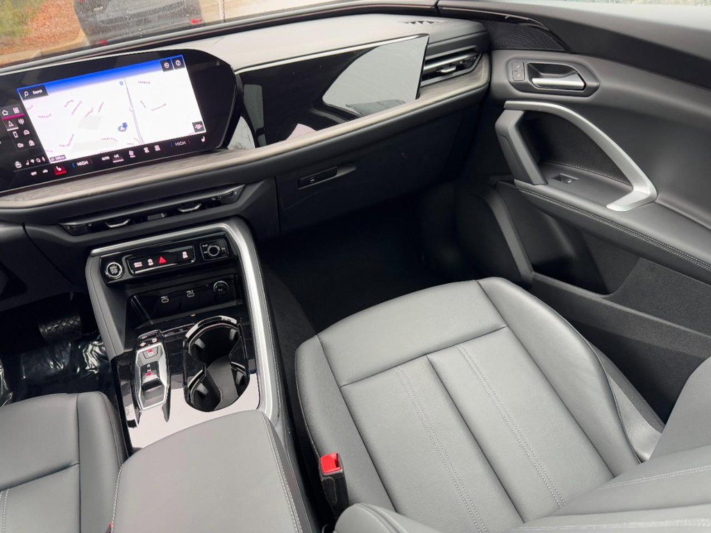 Used 2025 Audi Q5 Premium w/ Convenience Package image 15