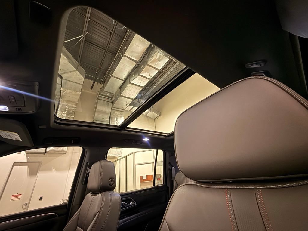 Used 2024 Chevrolet Suburban RST w/ Luxury Package AWD/4WD image 18