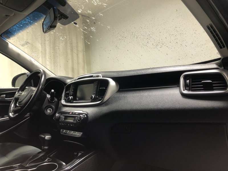 Used 2019 Kia Sorento LX w/ LX Convenience Package image 13