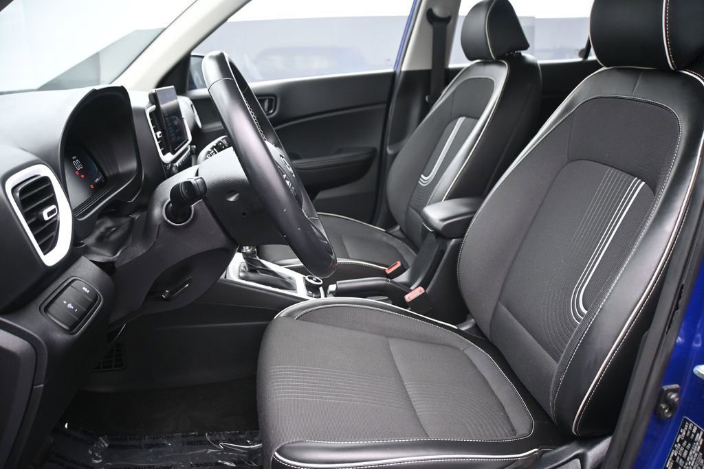 Certified 2023 Hyundai Venue Limited FWD image 9