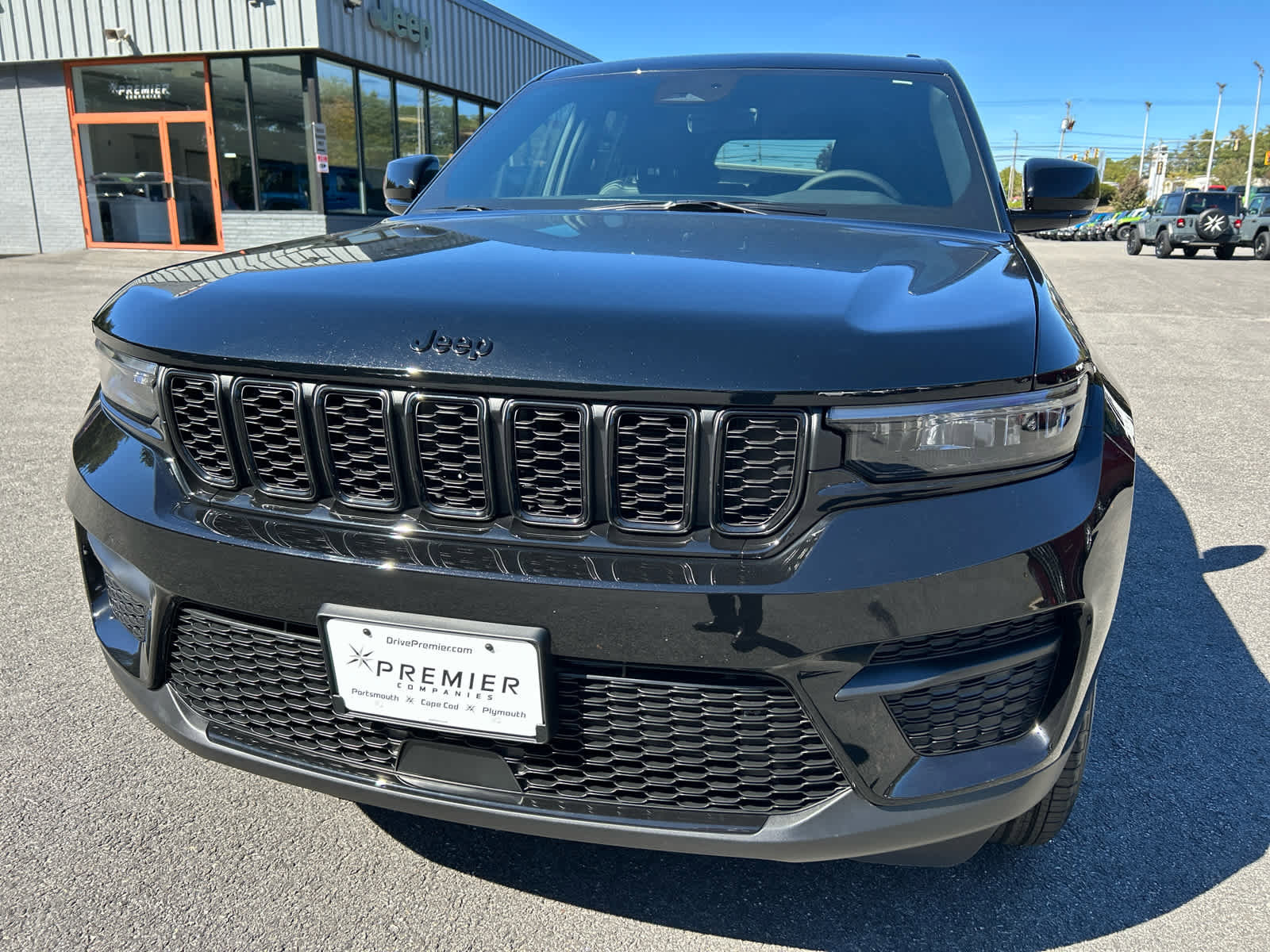 New 2025 Jeep Grand Cherokee Laredo image 16