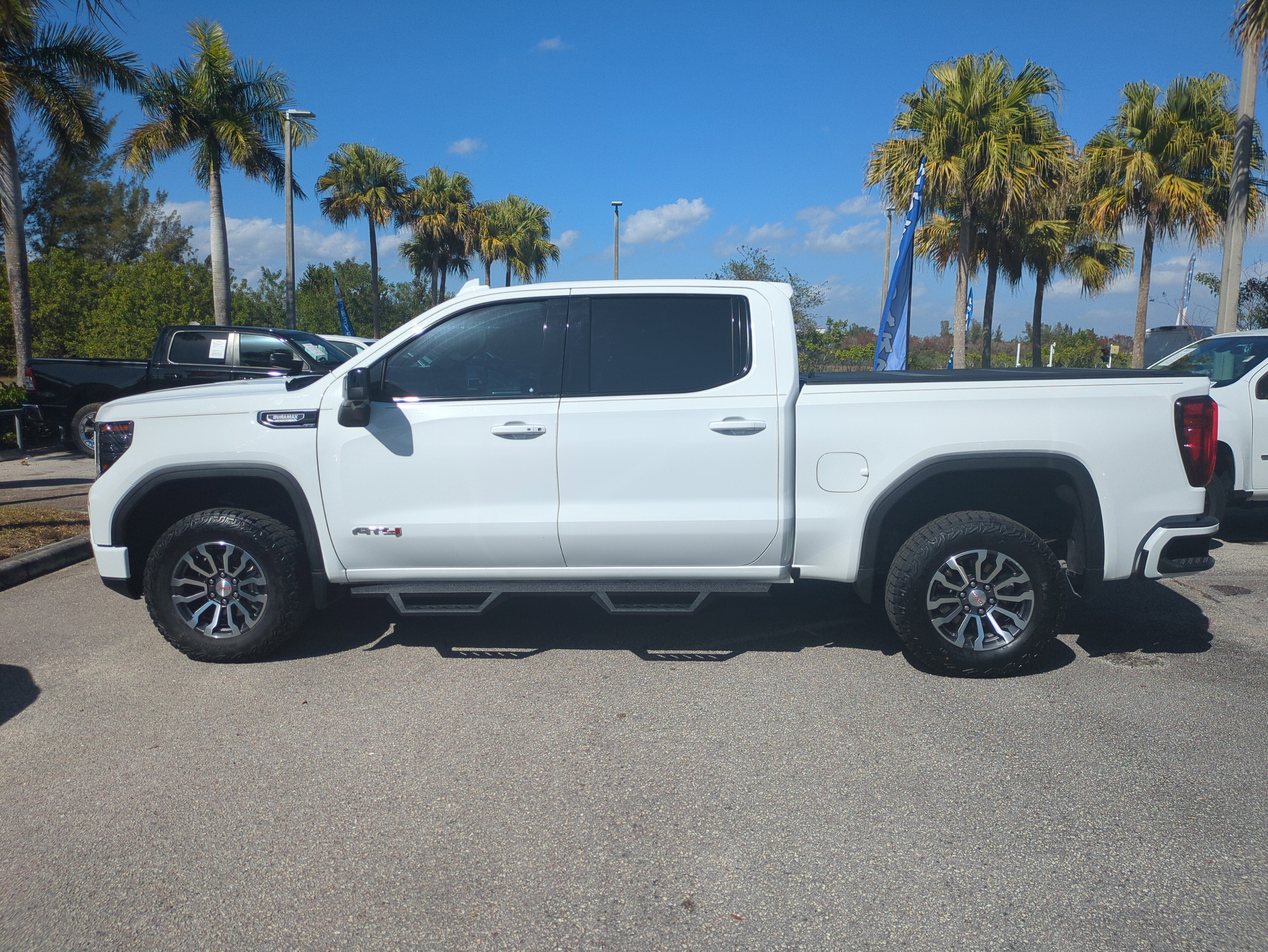 Used 2023 GMC Sierra 1500 AT4 image 8