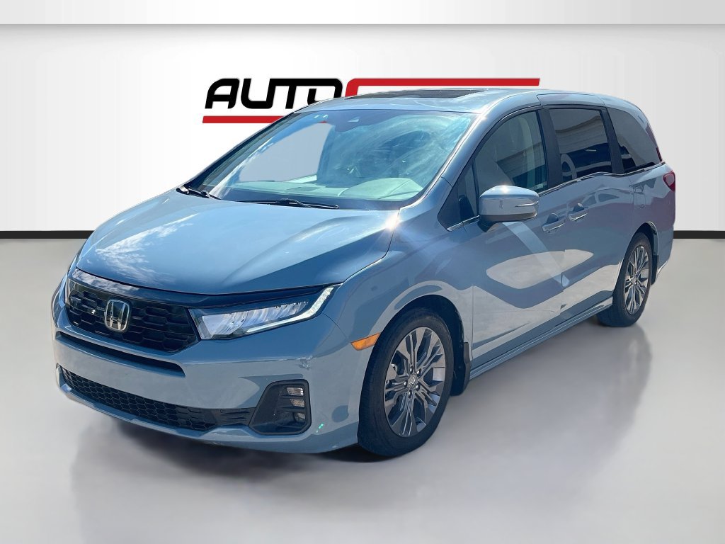 Used 2025 Honda Odyssey Touring image 3