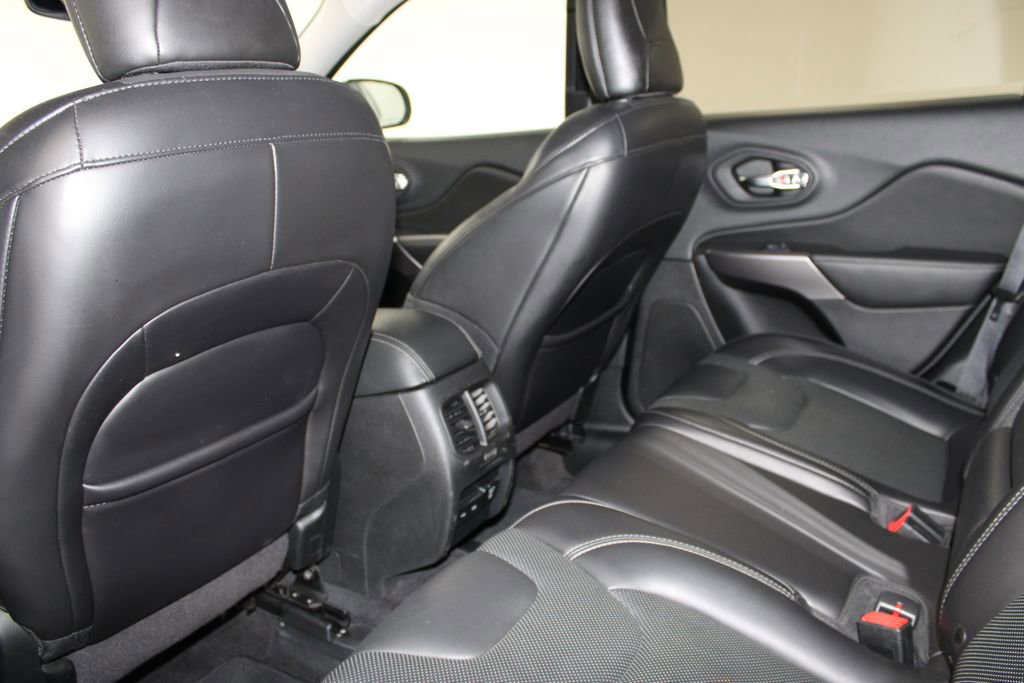 Used 2019 Jeep Cherokee Limited AWD/4WD image 24