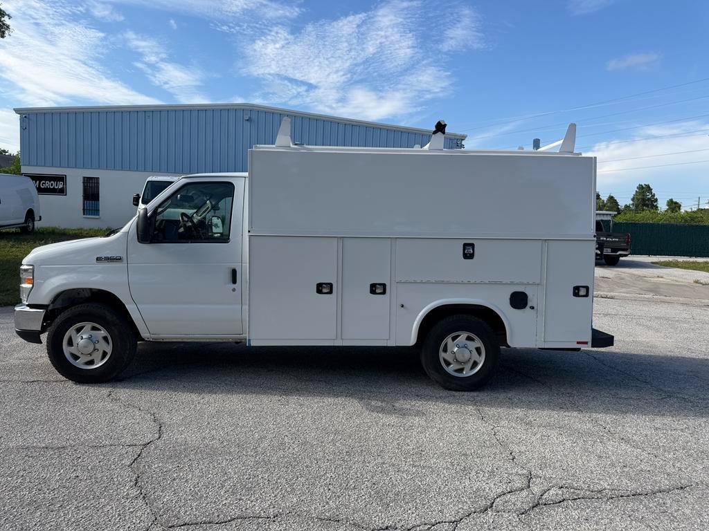 Used 2025 Ford E-350 and Econoline 350 Super Duty w/ Power Equipment Group RWD image 5