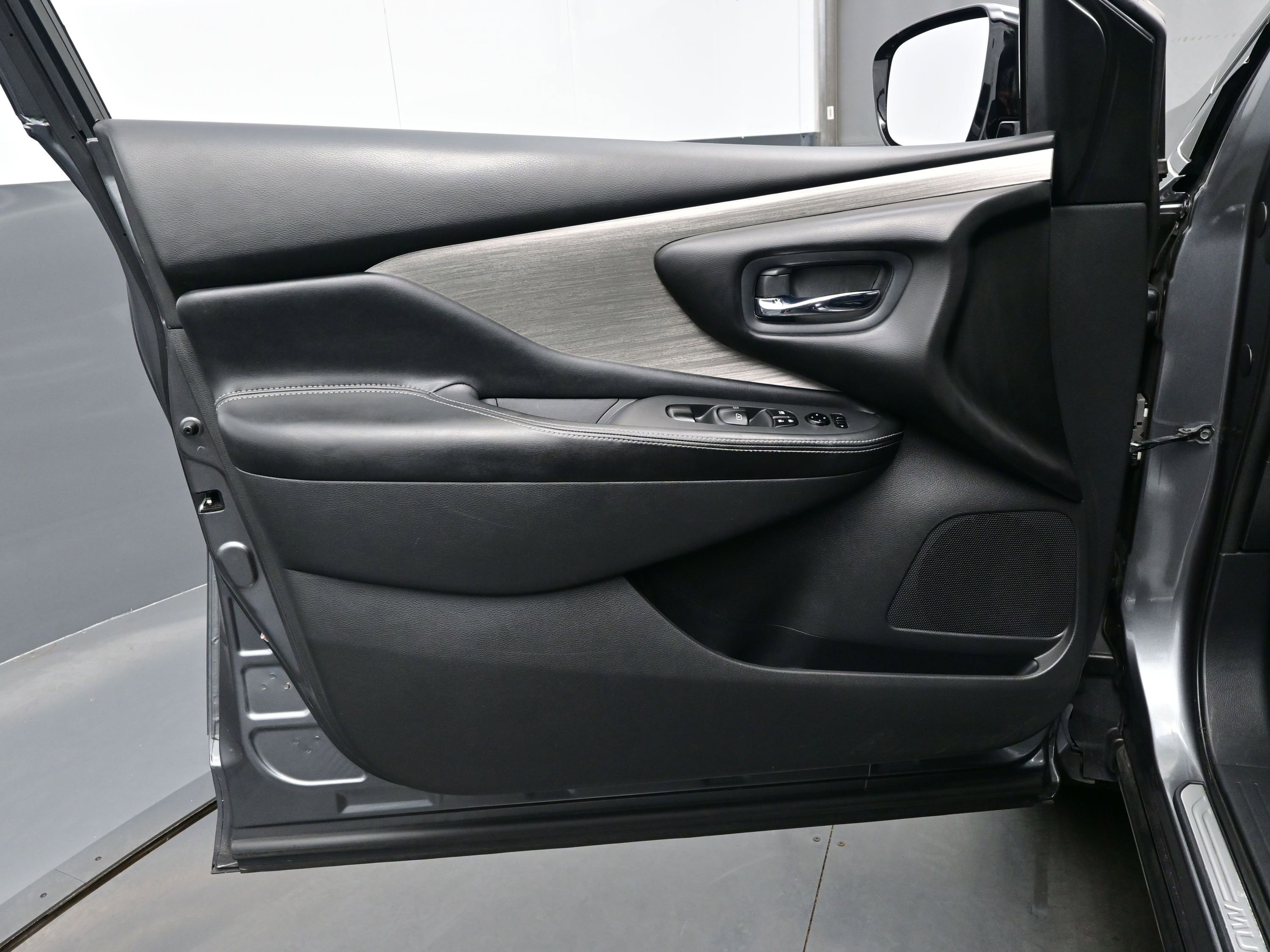 Used 2016 Nissan Murano S w/ Navigation Package image 9