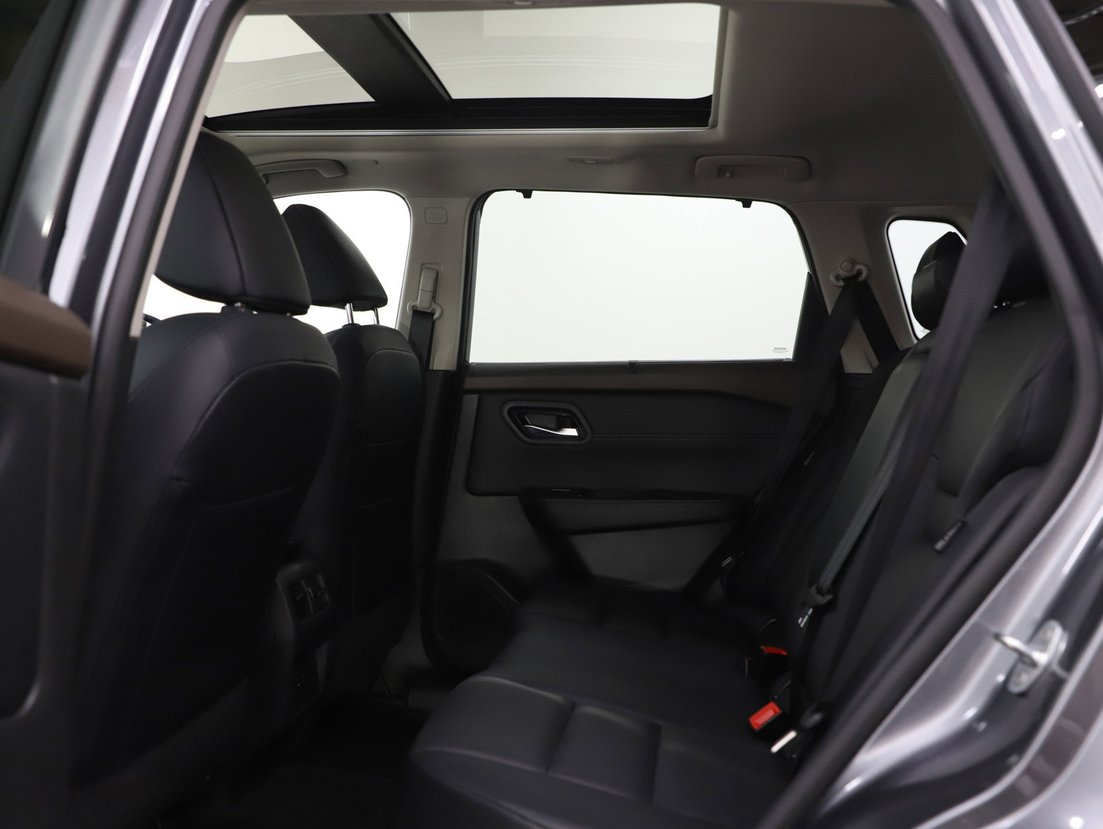 Used 2023 Nissan Rogue SV w/ SV Premium B Package image 18