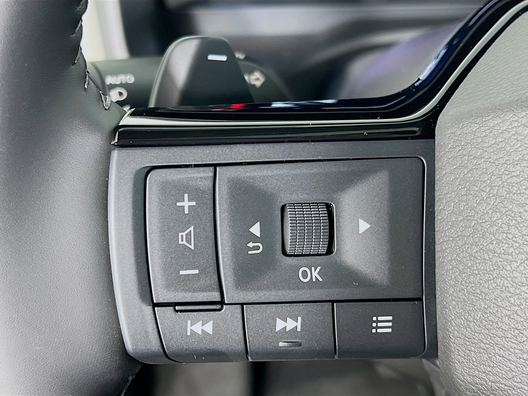 New 2025 Nissan Rogue SL w/ SL Premium Package image 15