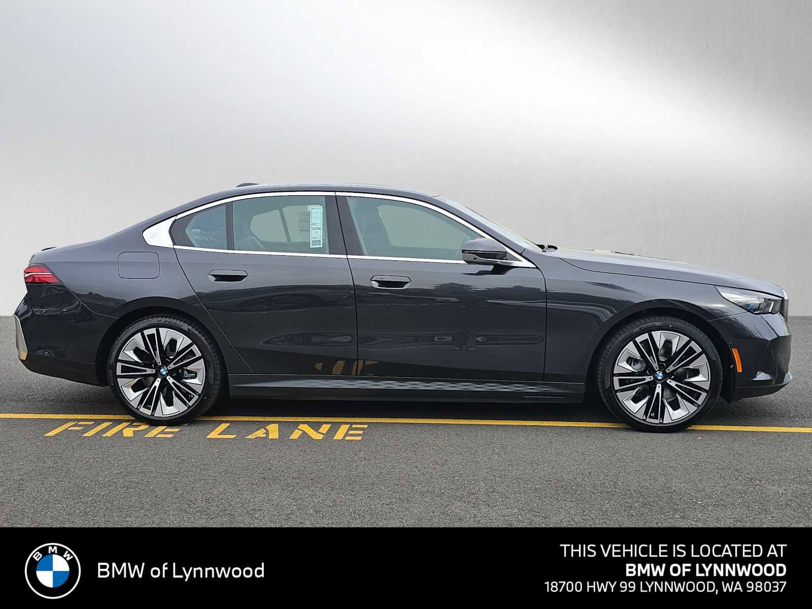 New 2026 BMW i5 eDrive40 AWD/4WD image 2