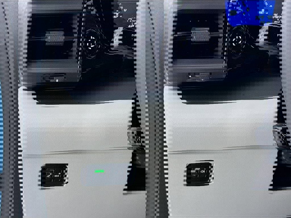 New 2026 Porsche Macan Electric image 15