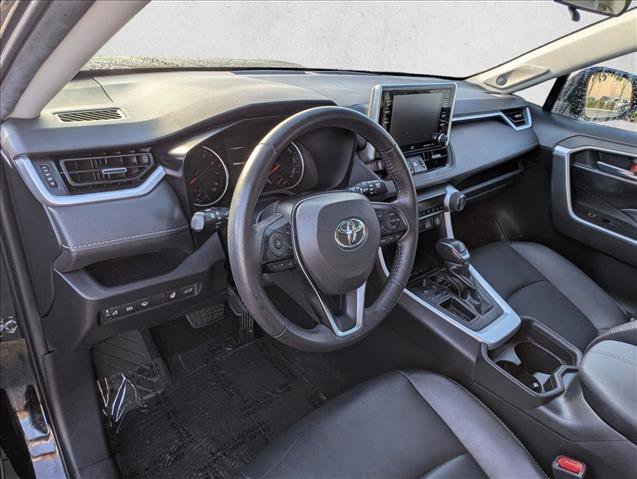 Used 2021 Toyota RAV4 XLE Premium image 9