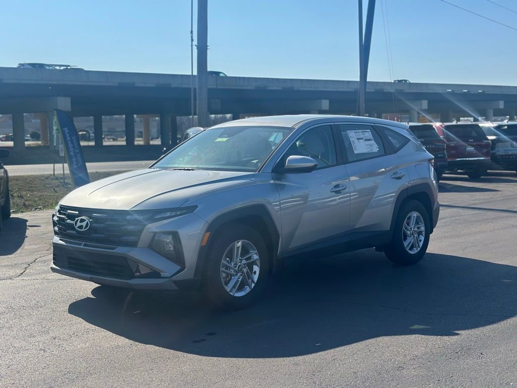 Used 2025 Hyundai Tucson SE image 3