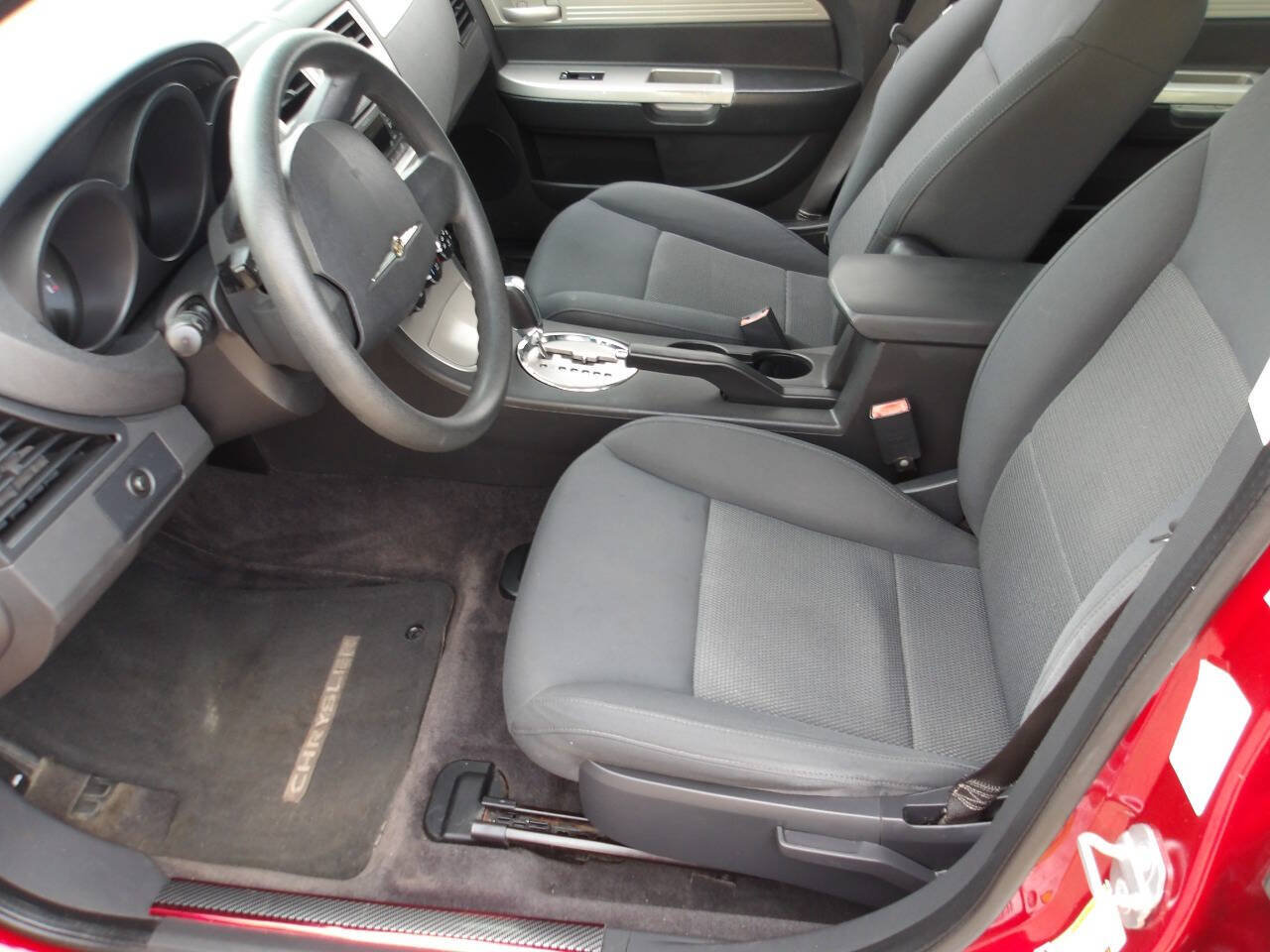 Used 2010 Chrysler Sebring Touring FWD image 5
