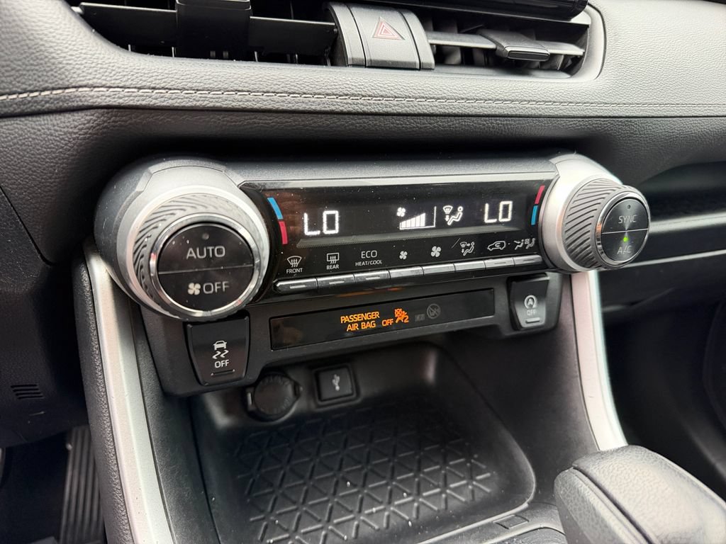 Used 2021 Toyota RAV4 XLE AWD/4WD image 23
