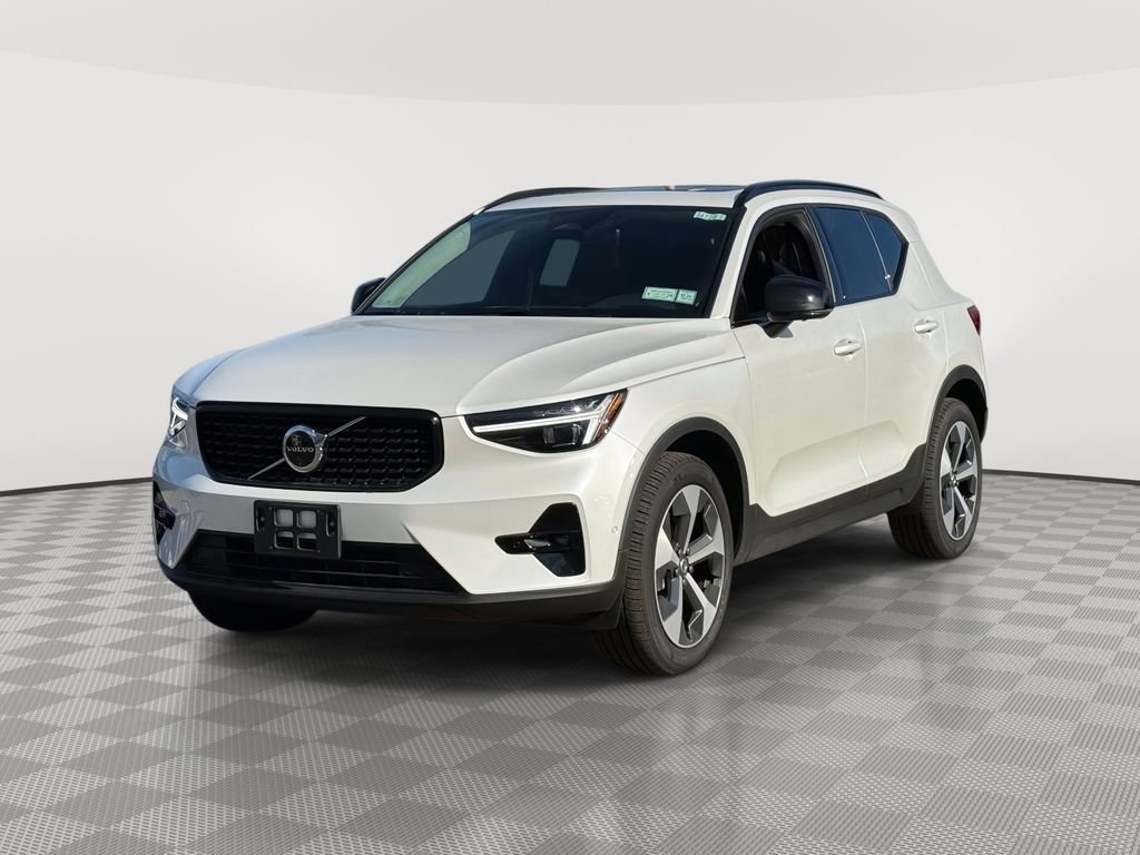 Certified 2026 Volvo XC40 B5 Plus w/ Protection Package Premier image 2