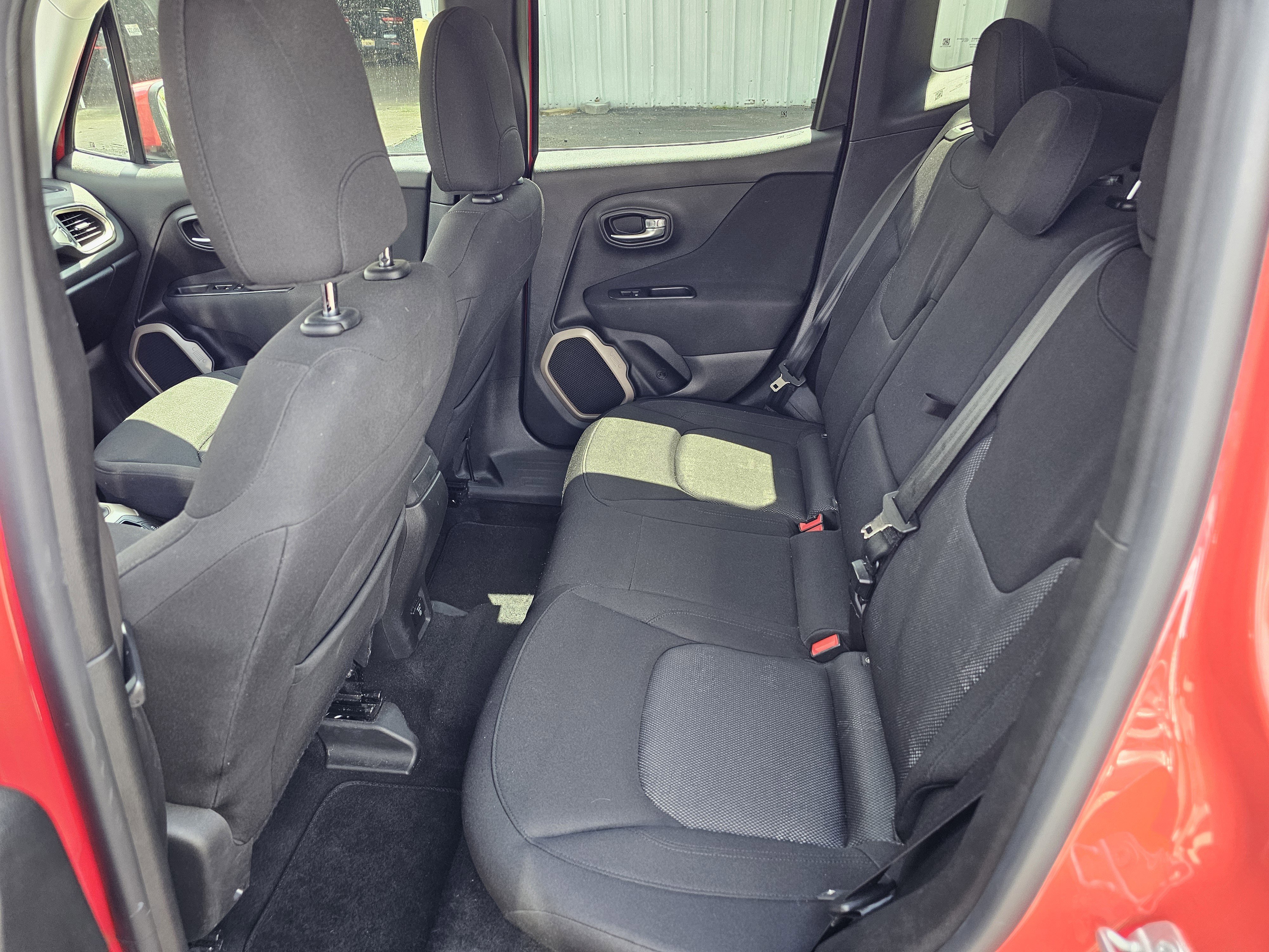 Used 2016 Jeep Renegade Latitude w/ Popular Equipment Group image 15