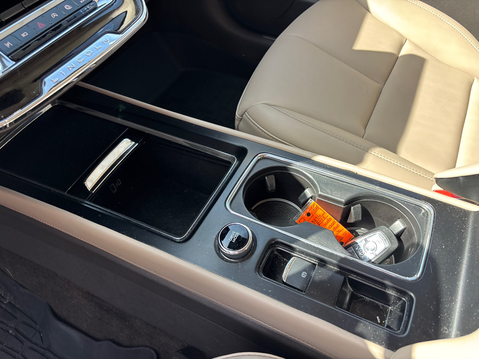 Certified 2023 Lincoln Corsair AWD w/ Rear Removable Package Tray image 23