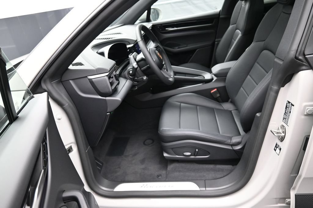 New 2026 Porsche Macan 4 Electric AWD/4WD image 9