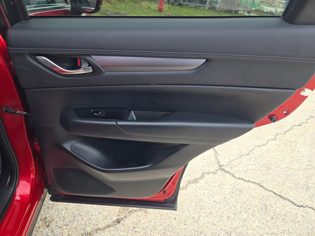 Used 2018 MAZDA CX-5 Touring image 8