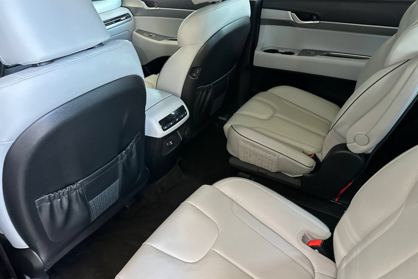 Used 2025 Hyundai Palisade SEL FWD image 13