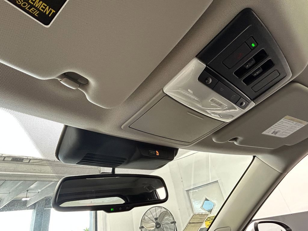 New 2025 Mitsubishi Outlander SE image 24