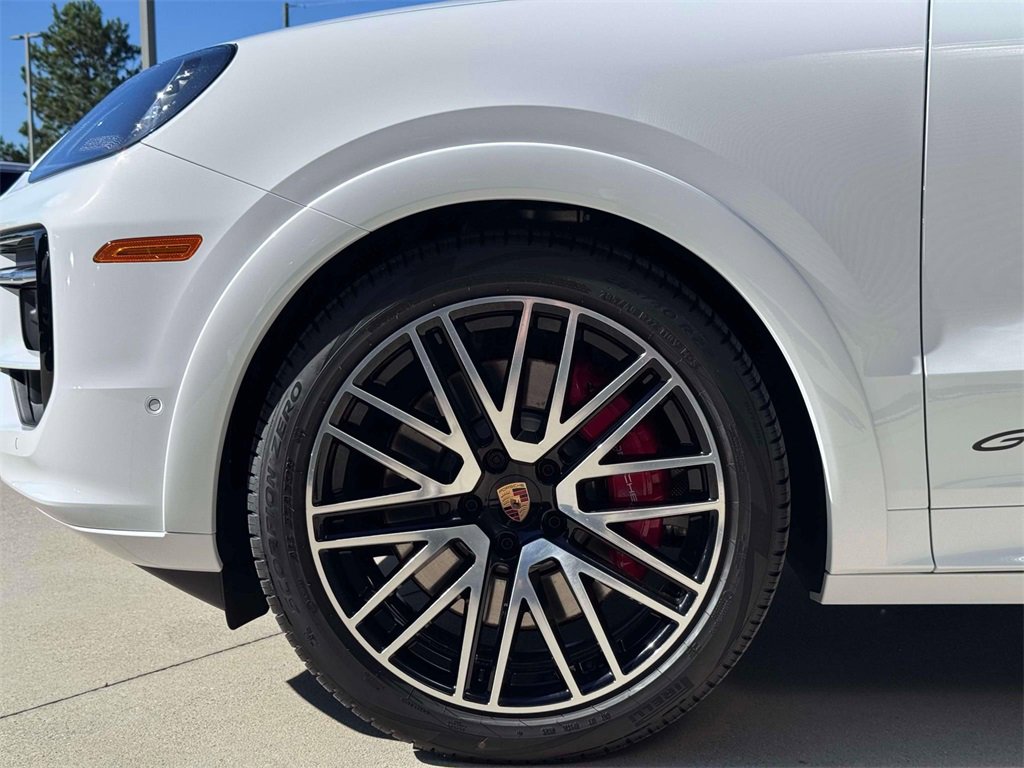 New 2026 Porsche Cayenne GTS image 9