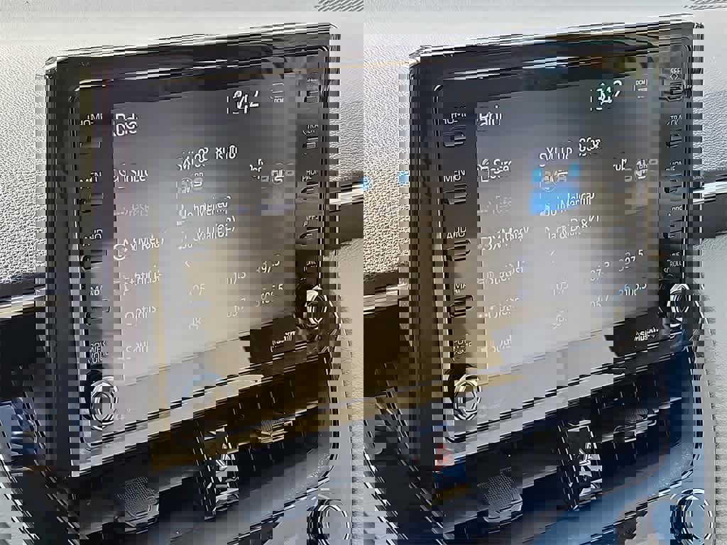 Used 2022 Toyota Corolla Cross LE image 14