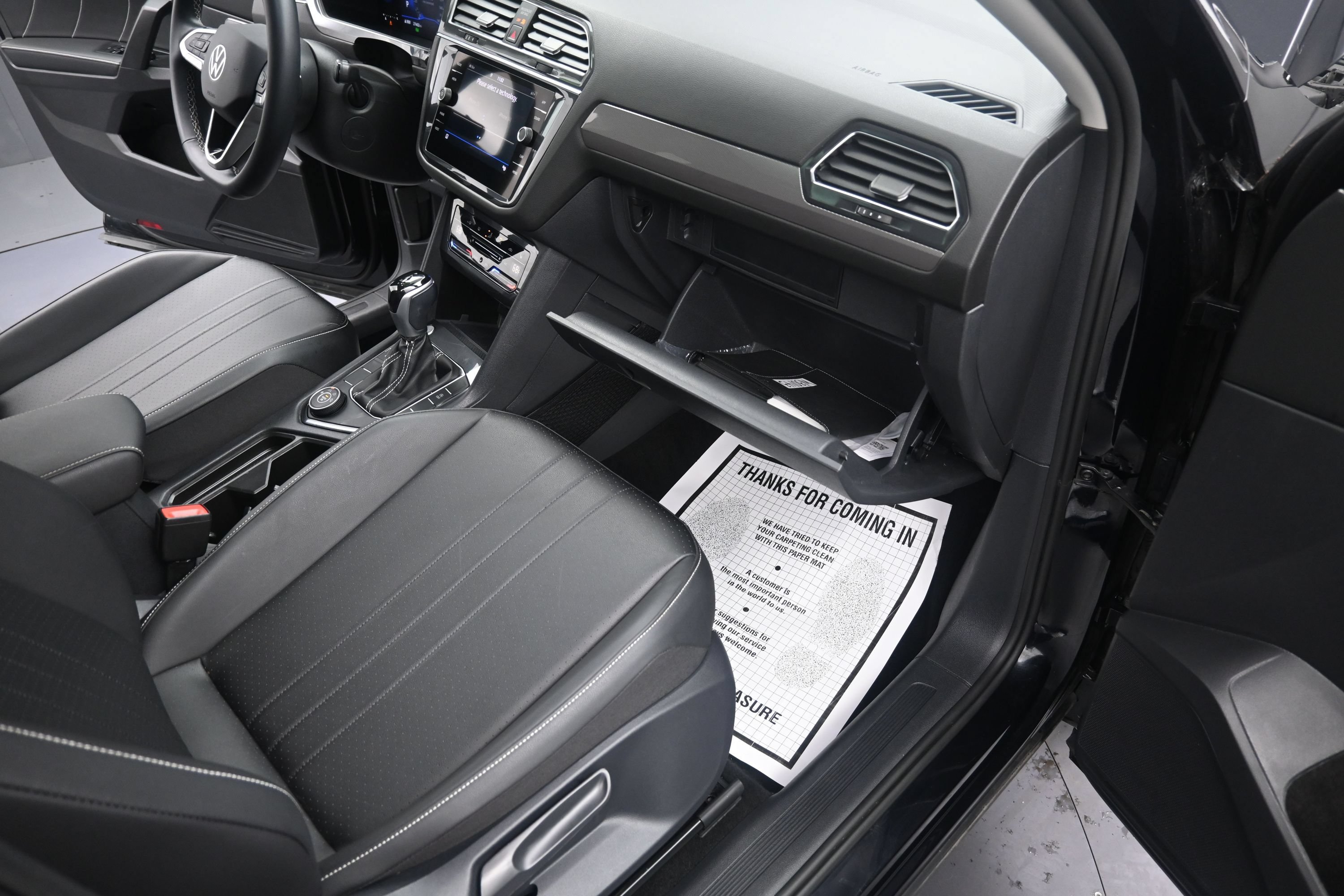 Used 2023 Volkswagen Tiguan SE w/ Panoramic Sunroof Package AWD/4WD image 42