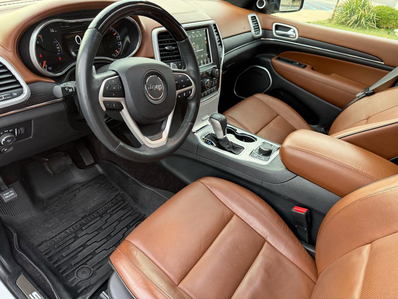 Used 2018 Jeep Grand Cherokee Summit AWD/4WD image 14