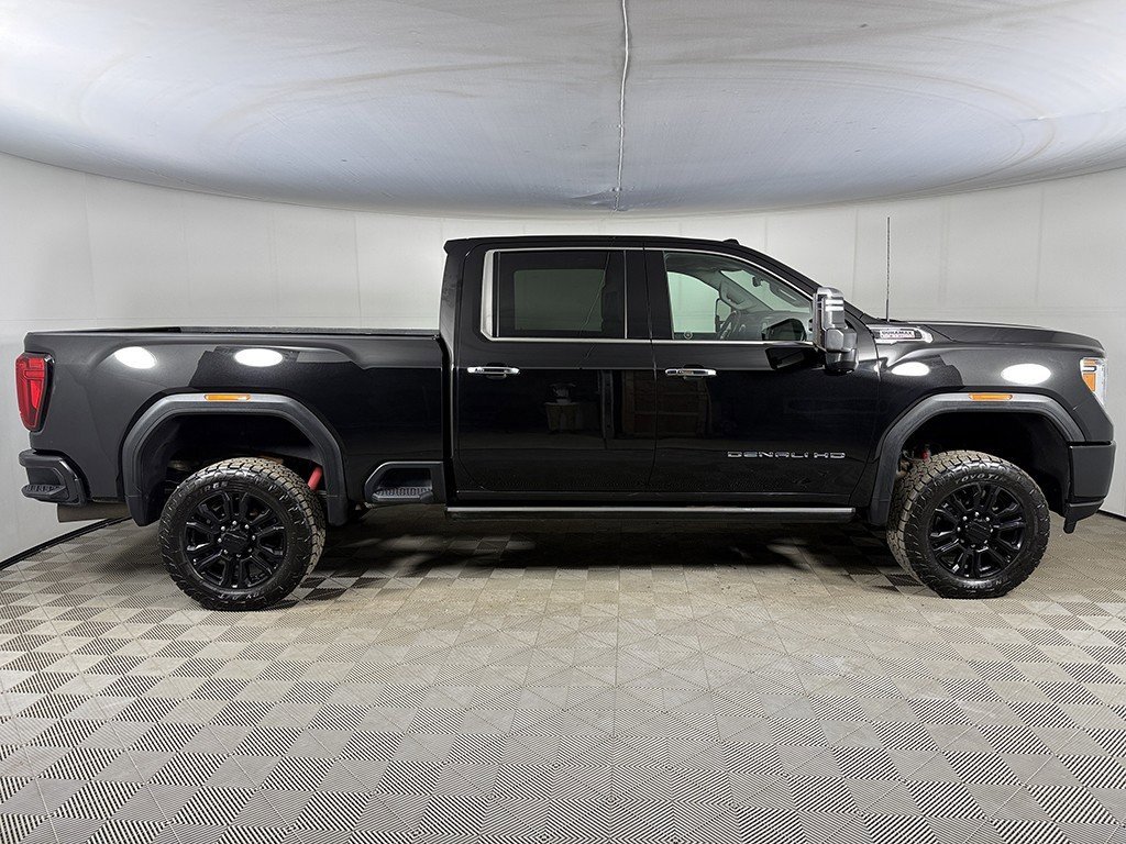 Used 2022 GMC Sierra 2500 Denali w/ Denali Black Diamond Edition image 17